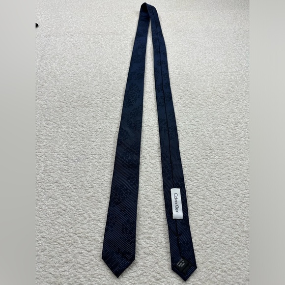 CALVIN KLEIN Dark Blue Skinny Necktie. NWOT - Picture 4 of 7